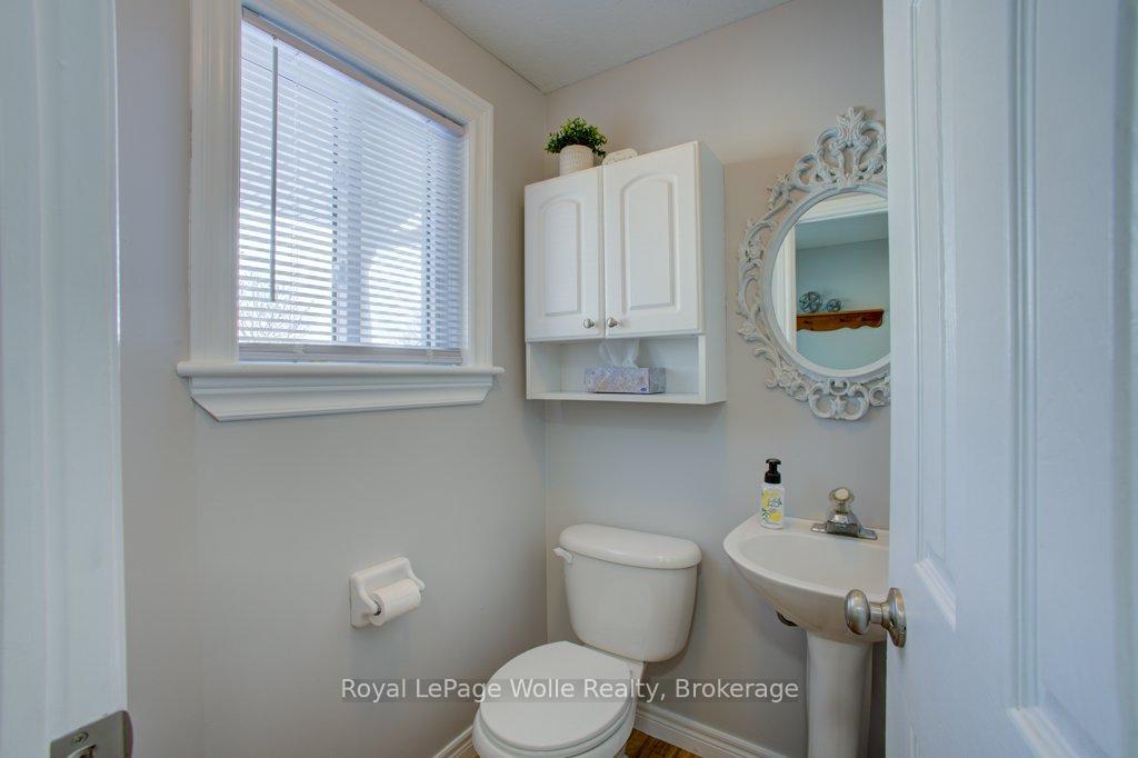 Photo 5 of 487 Sandbanks Crescent, Waterloo — HOMEH