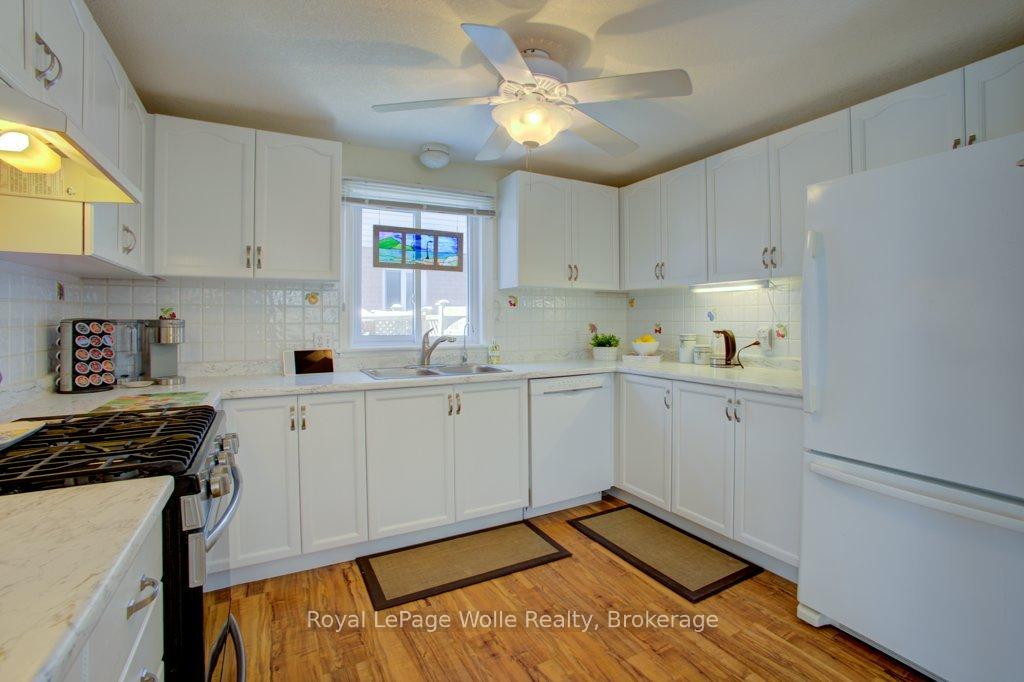 Photo 11 of 487 Sandbanks Crescent, Waterloo — HOMEH