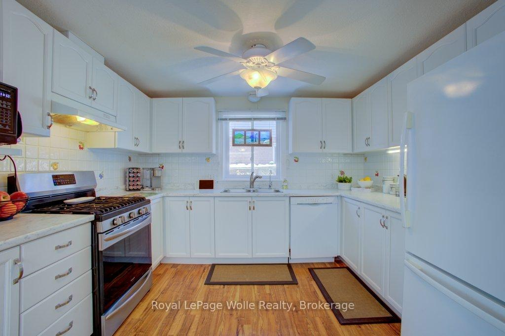Photo 12 of 487 Sandbanks Crescent, Waterloo — HOMEH