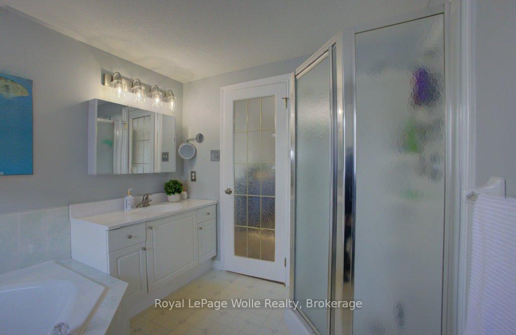 Photo 21 of 487 Sandbanks Crescent, Waterloo — HOMEH