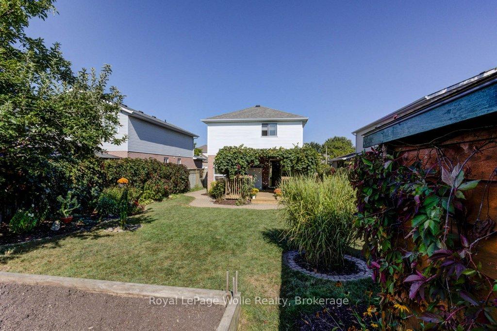 Photo 31 of 487 Sandbanks Crescent, Waterloo — HOMEH