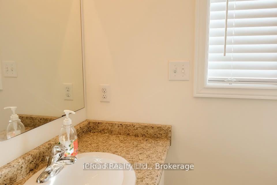 Photo 23 of 31 Kirkland Place, Whitby, Williamsburg — HOMEH