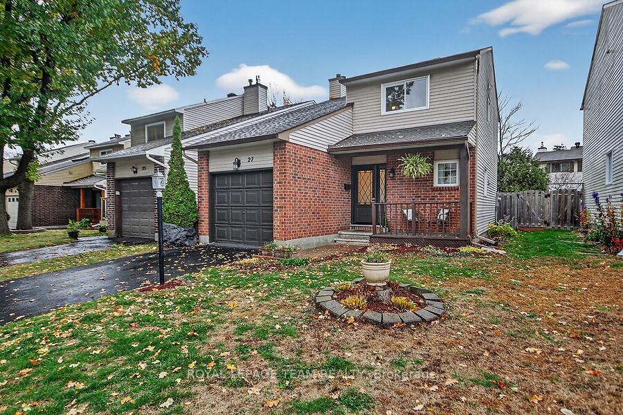 Photo 10 of 27 Benlark Road, Ottawa, Barrhaven - On the Green — HOMEH