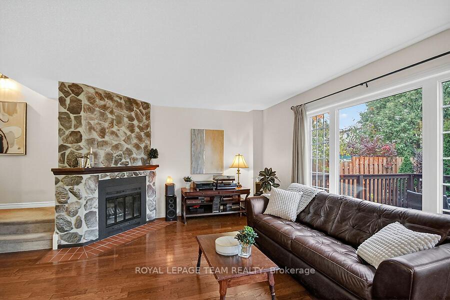 Photo 7 of 27 Benlark Road, Ottawa, Barrhaven - On the Green — HOMEH