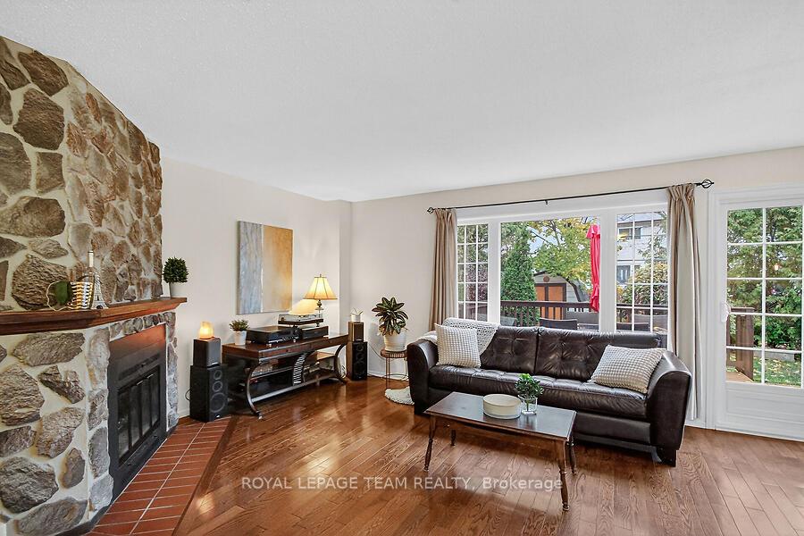 Photo 9 of 27 Benlark Road, Ottawa, Barrhaven - On the Green — HOMEH