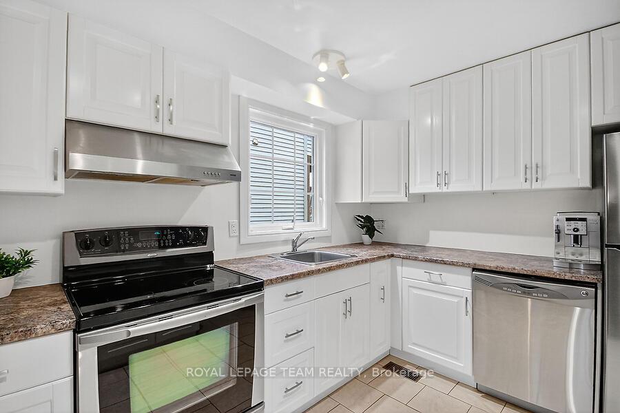 Photo 11 of 27 Benlark Road, Ottawa, Barrhaven - On the Green — HOMEH