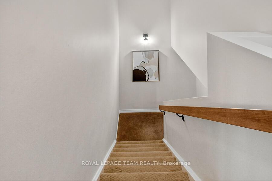 Photo 15 of 27 Benlark Road, Ottawa, Barrhaven - On the Green — HOMEH