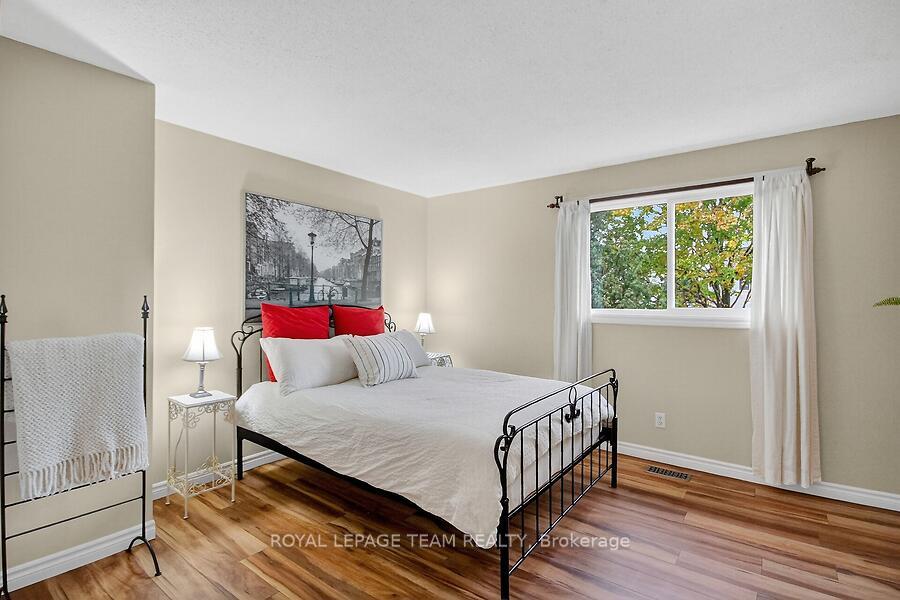 Photo 16 of 27 Benlark Road, Ottawa, Barrhaven - On the Green — HOMEH
