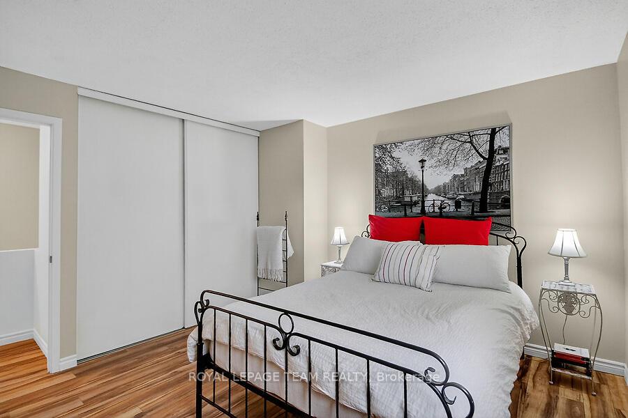 Photo 18 of 27 Benlark Road, Ottawa, Barrhaven - On the Green — HOMEH