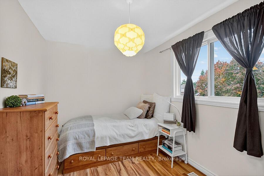 Photo 19 of 27 Benlark Road, Ottawa, Barrhaven - On the Green — HOMEH