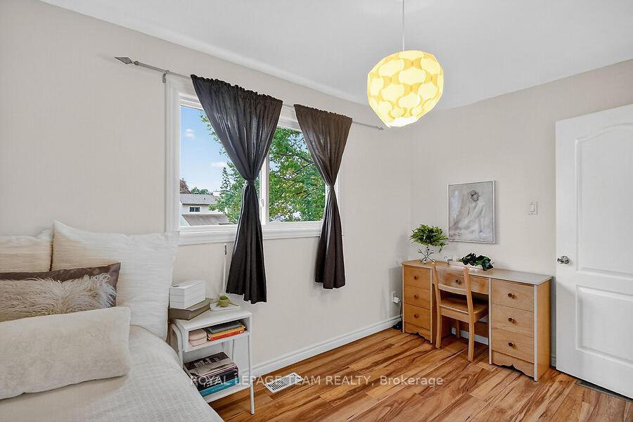 Photo 20 of 27 Benlark Road, Ottawa, Barrhaven - On the Green — HOMEH