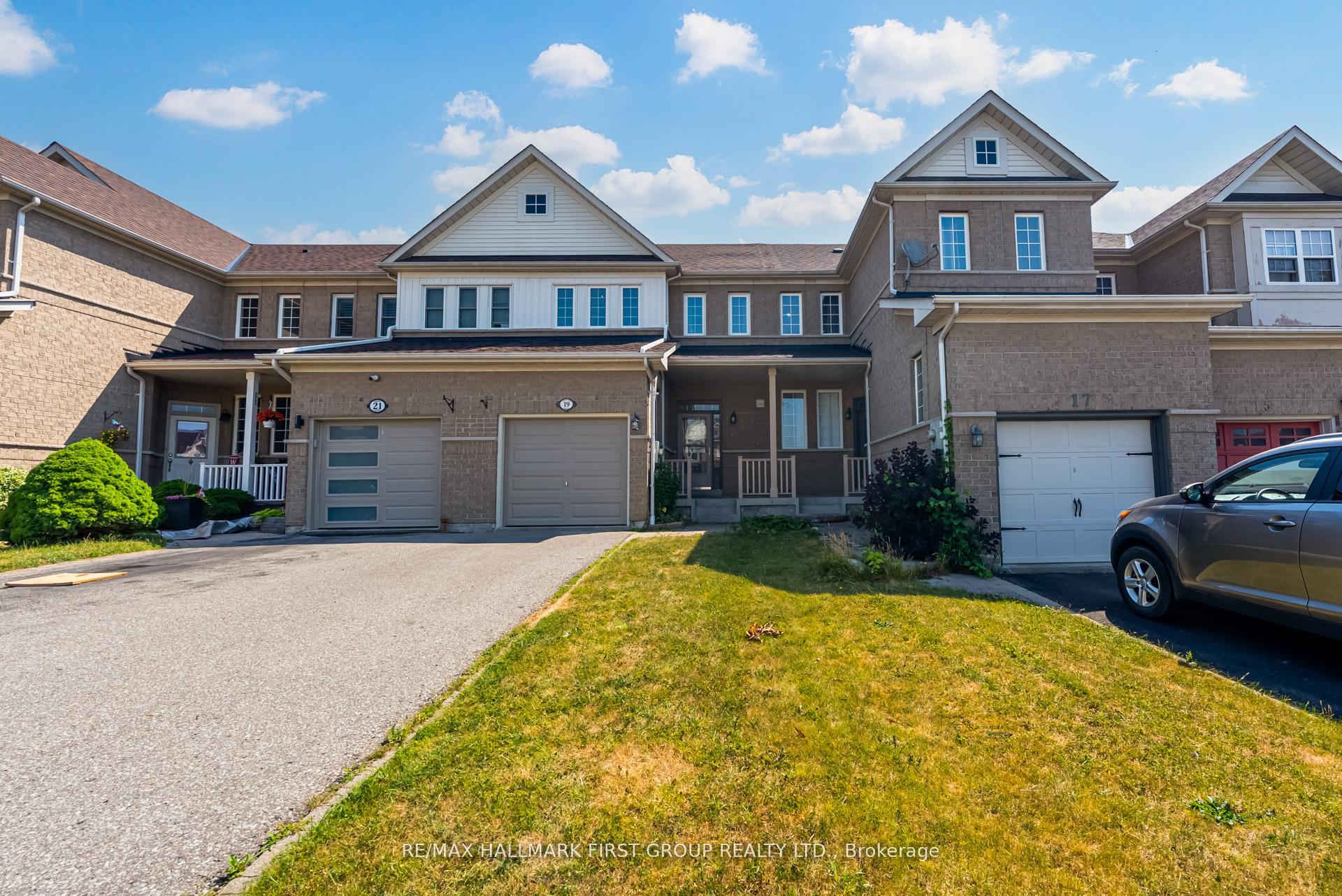 Photo 2 of 19 Inlet Bay Drive, Whitby, Port Whitby — HOMEH