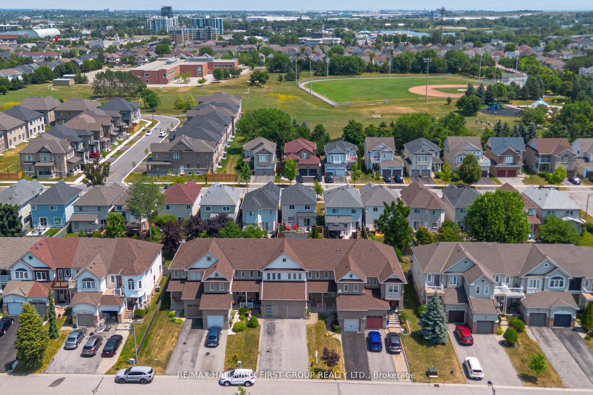 Photo 3 of 19 Inlet Bay Drive, Whitby, Port Whitby — HOMEH