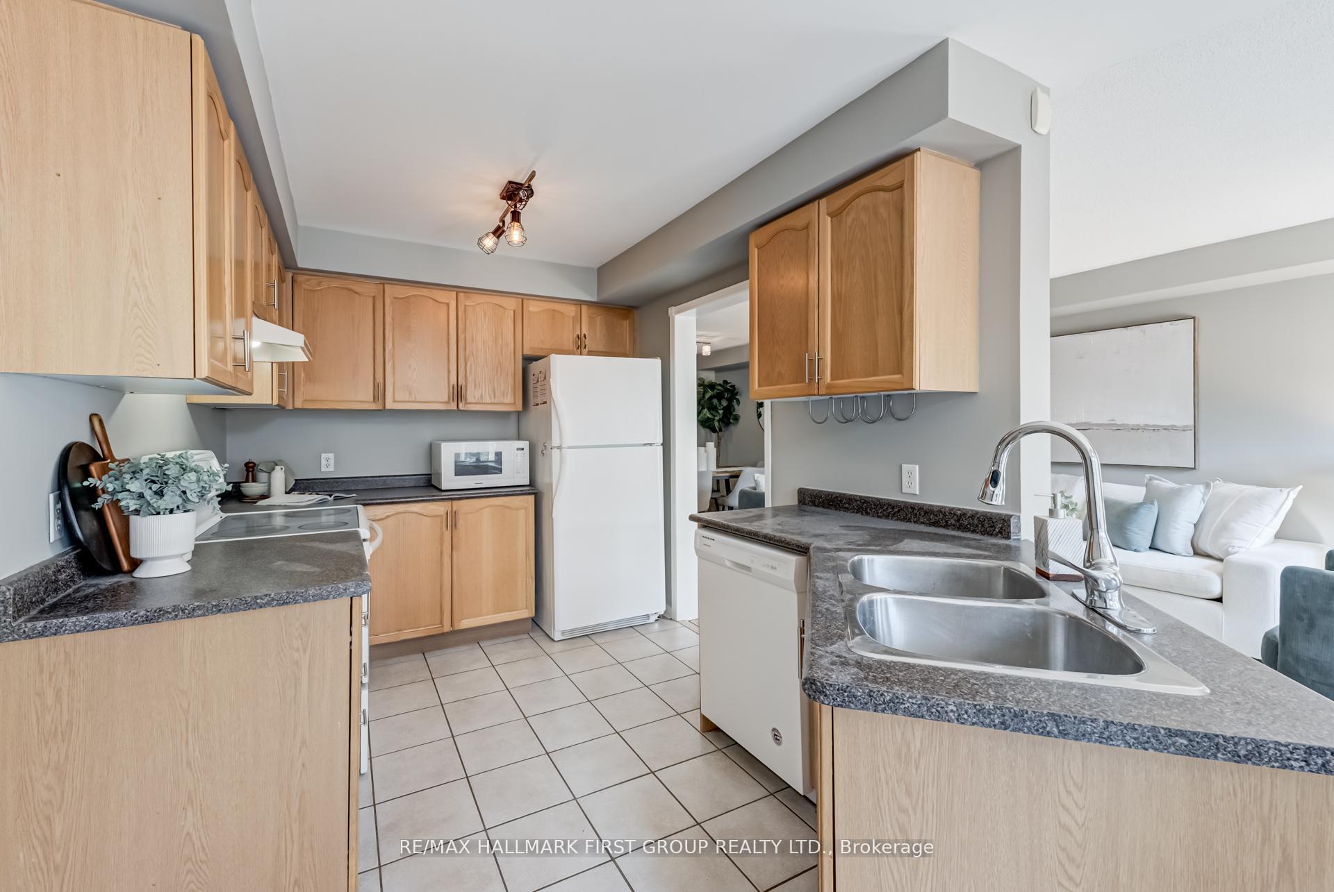 Photo 7 of 19 Inlet Bay Drive, Whitby, Port Whitby — HOMEH