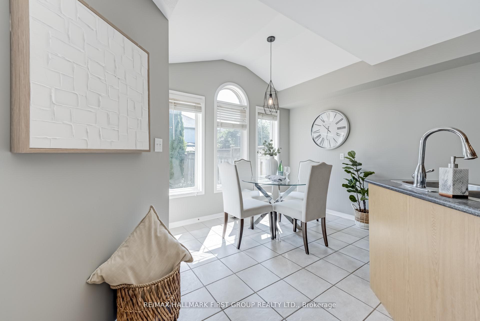 Photo 8 of 19 Inlet Bay Drive, Whitby, Port Whitby — HOMEH