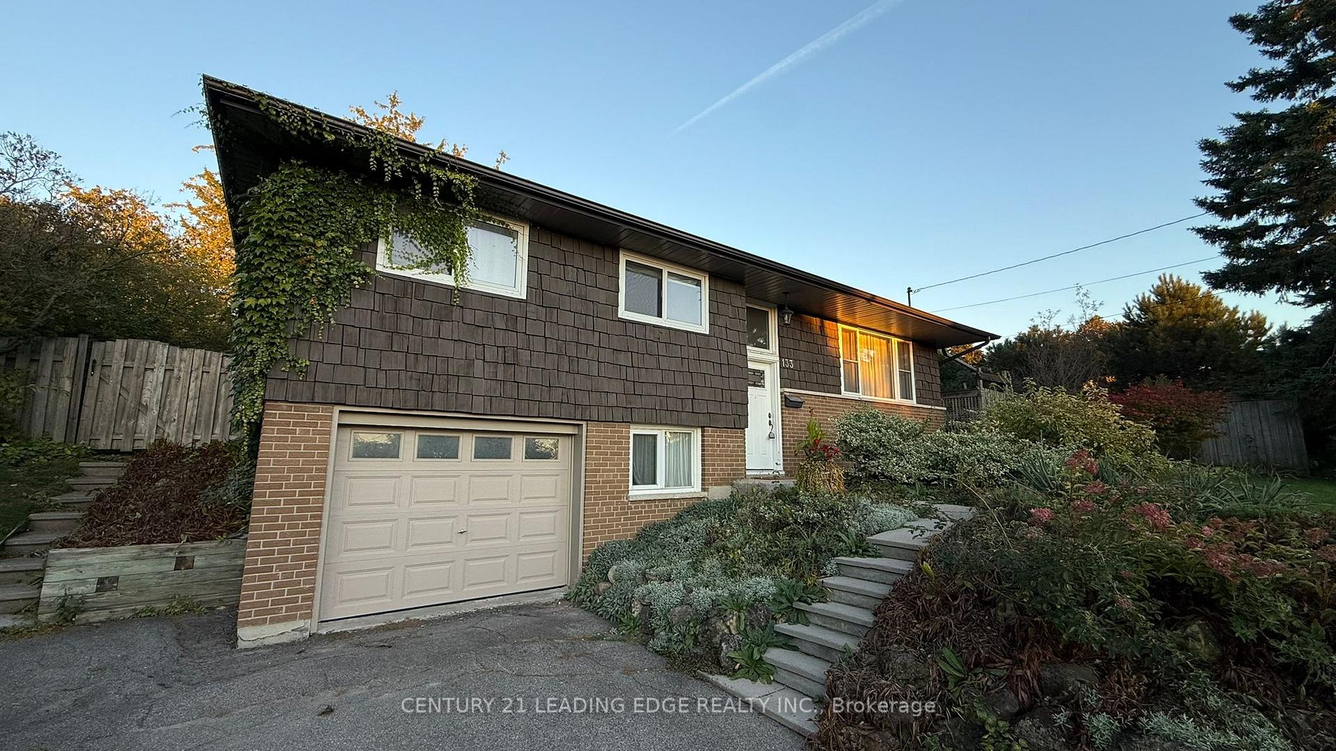 Photo 1 of 133 Elizabeth Crescent, Whitby, Blue Grass Meadows — HOMEH