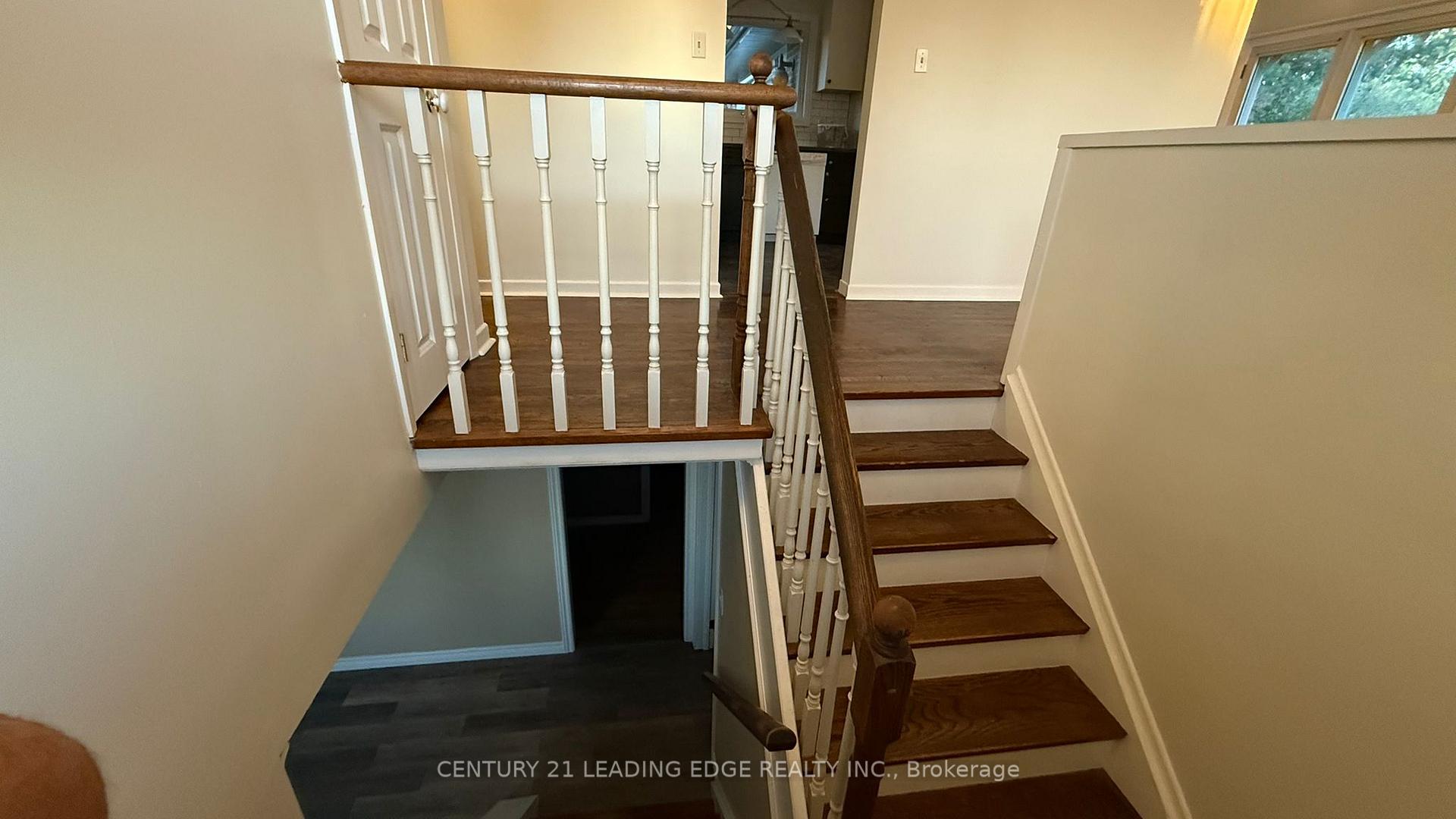 Photo 3 of 133 Elizabeth Crescent, Whitby, Blue Grass Meadows — HOMEH