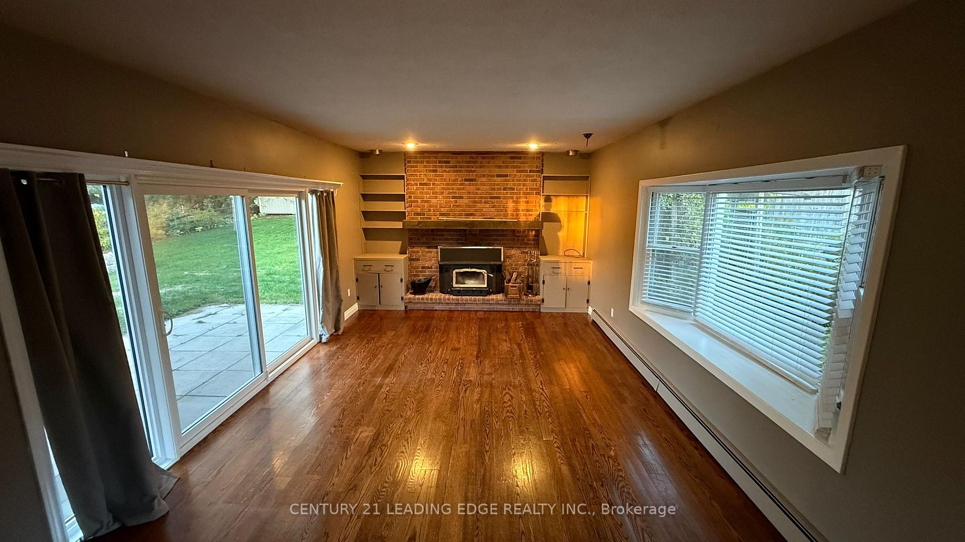 Photo 4 of 133 Elizabeth Crescent, Whitby, Blue Grass Meadows — HOMEH