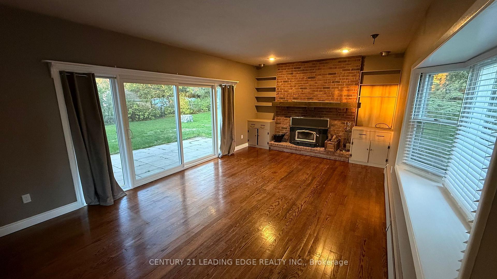 Photo 8 of 133 Elizabeth Crescent, Whitby, Blue Grass Meadows — HOMEH
