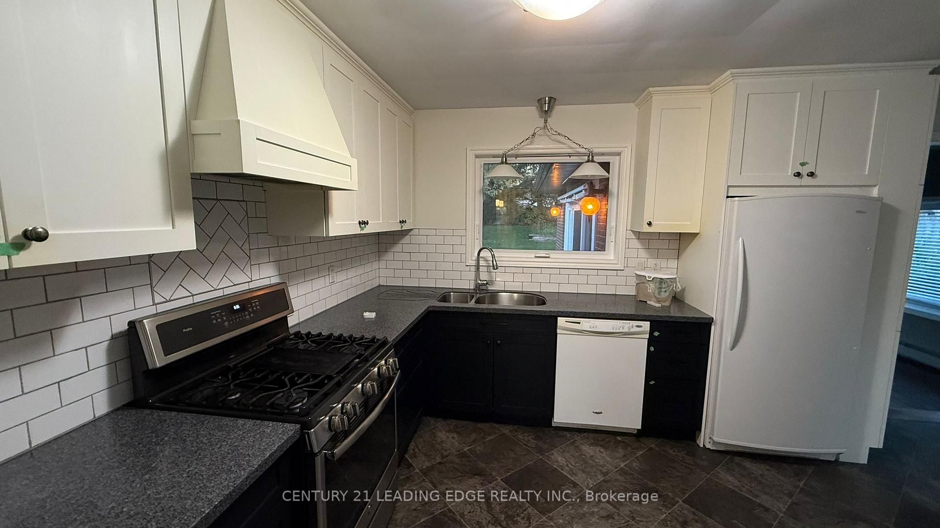Photo 11 of 133 Elizabeth Crescent, Whitby, Blue Grass Meadows — HOMEH