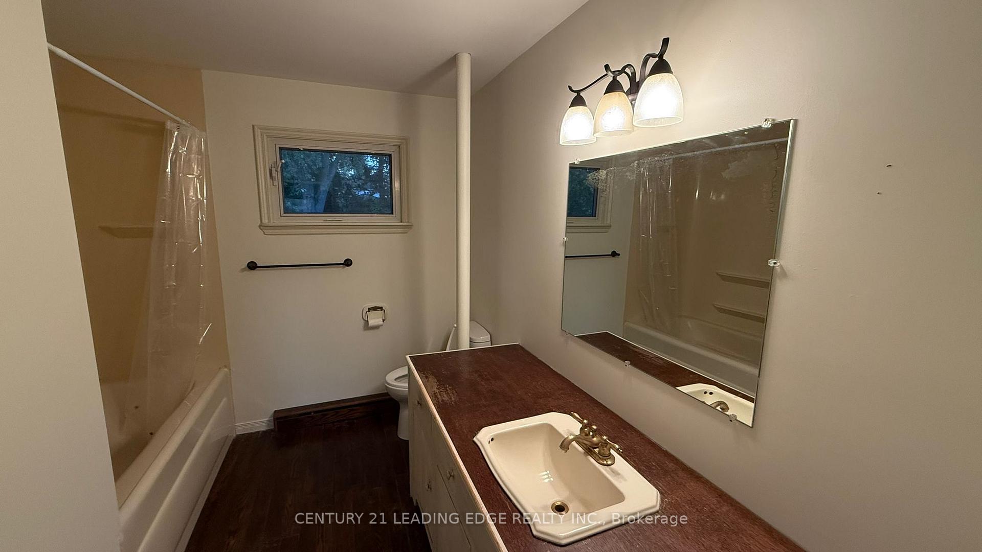 Photo 16 of 133 Elizabeth Crescent, Whitby, Blue Grass Meadows — HOMEH