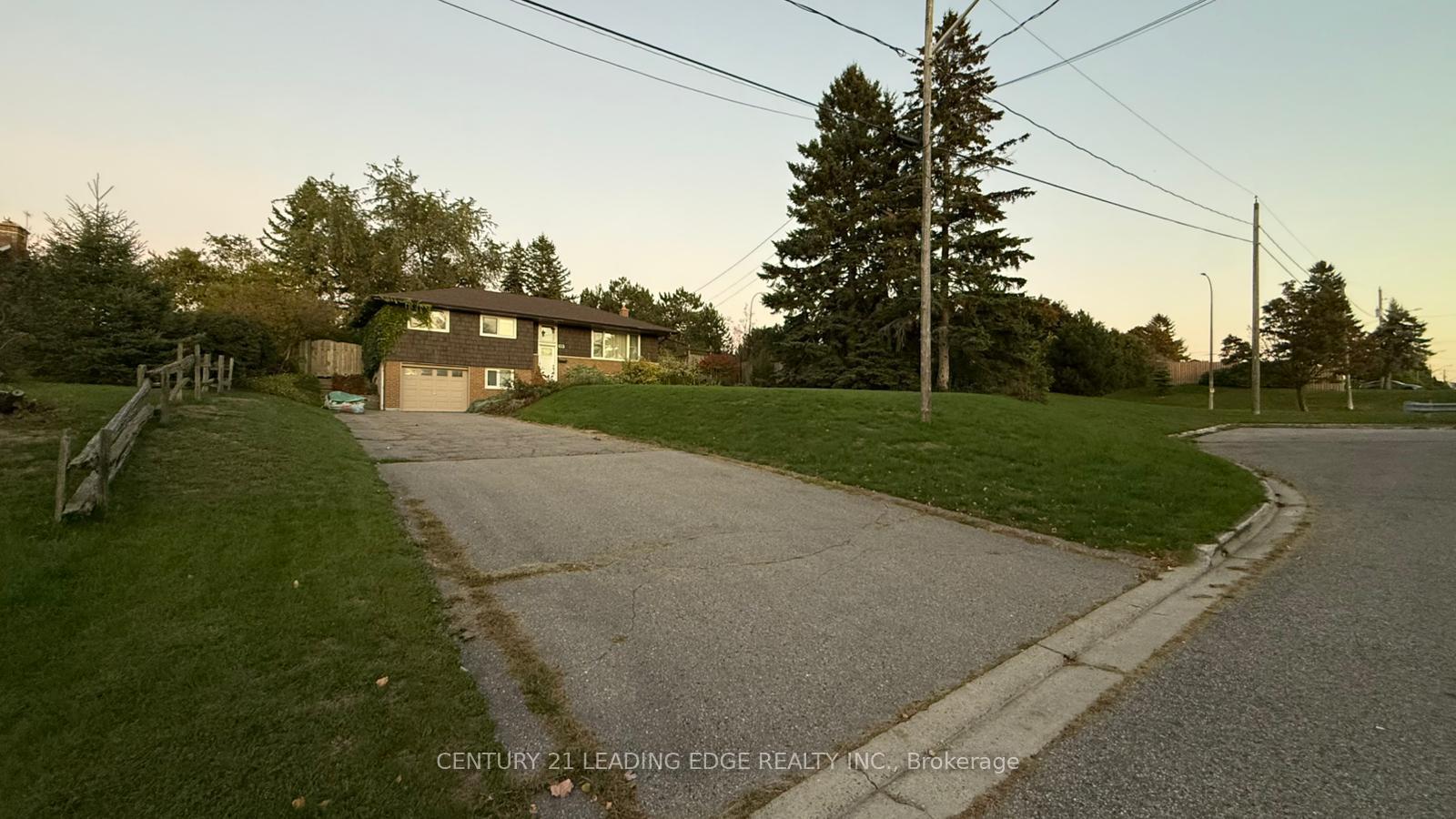 Photo 23 of 133 Elizabeth Crescent, Whitby, Blue Grass Meadows — HOMEH