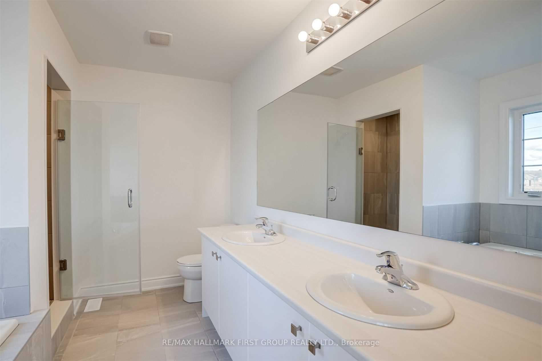 Photo 10 of 4 Conti Court, Whitby, Williamsburg — HOMEH