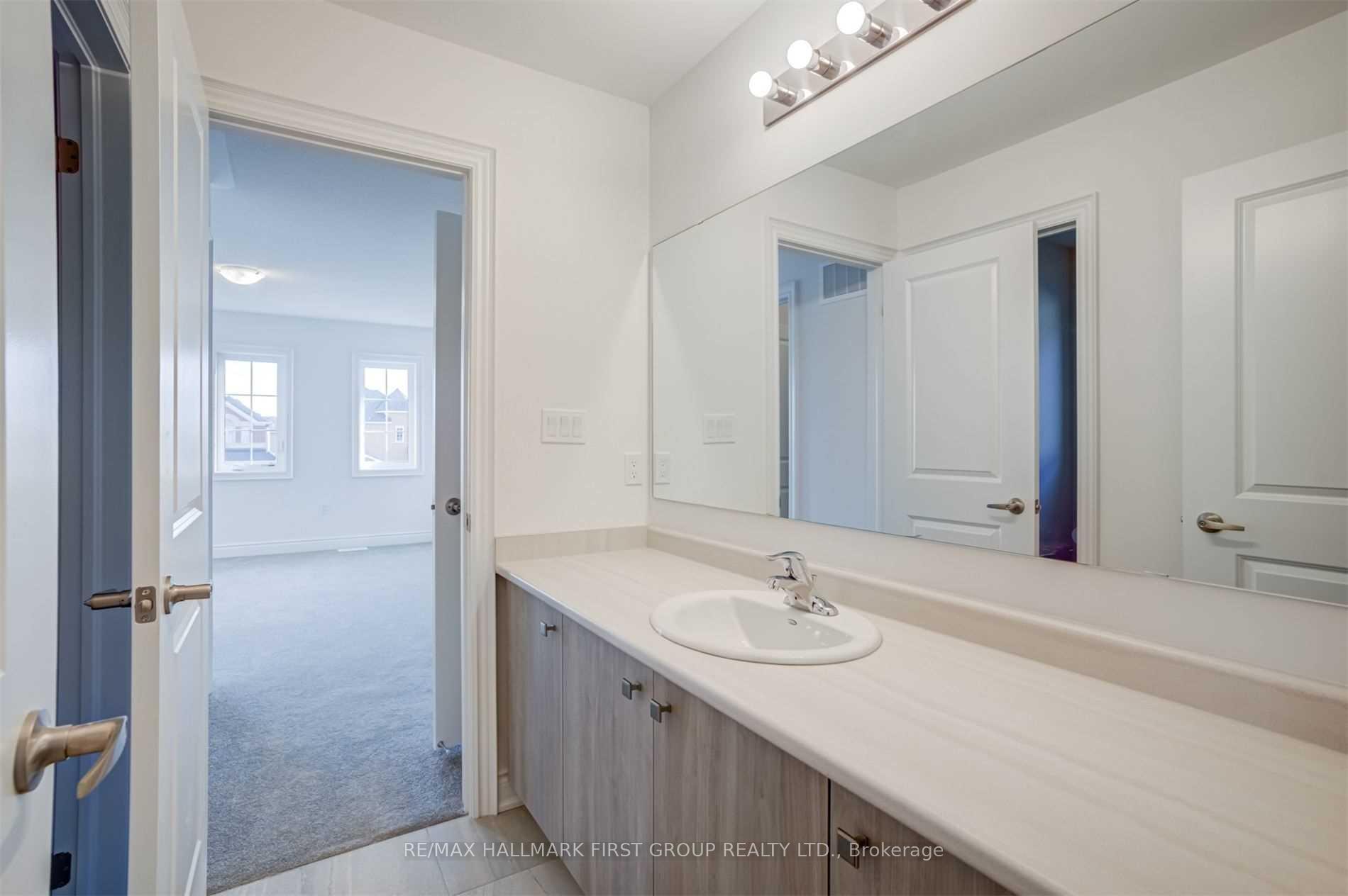 Photo 12 of 4 Conti Court, Whitby, Williamsburg — HOMEH