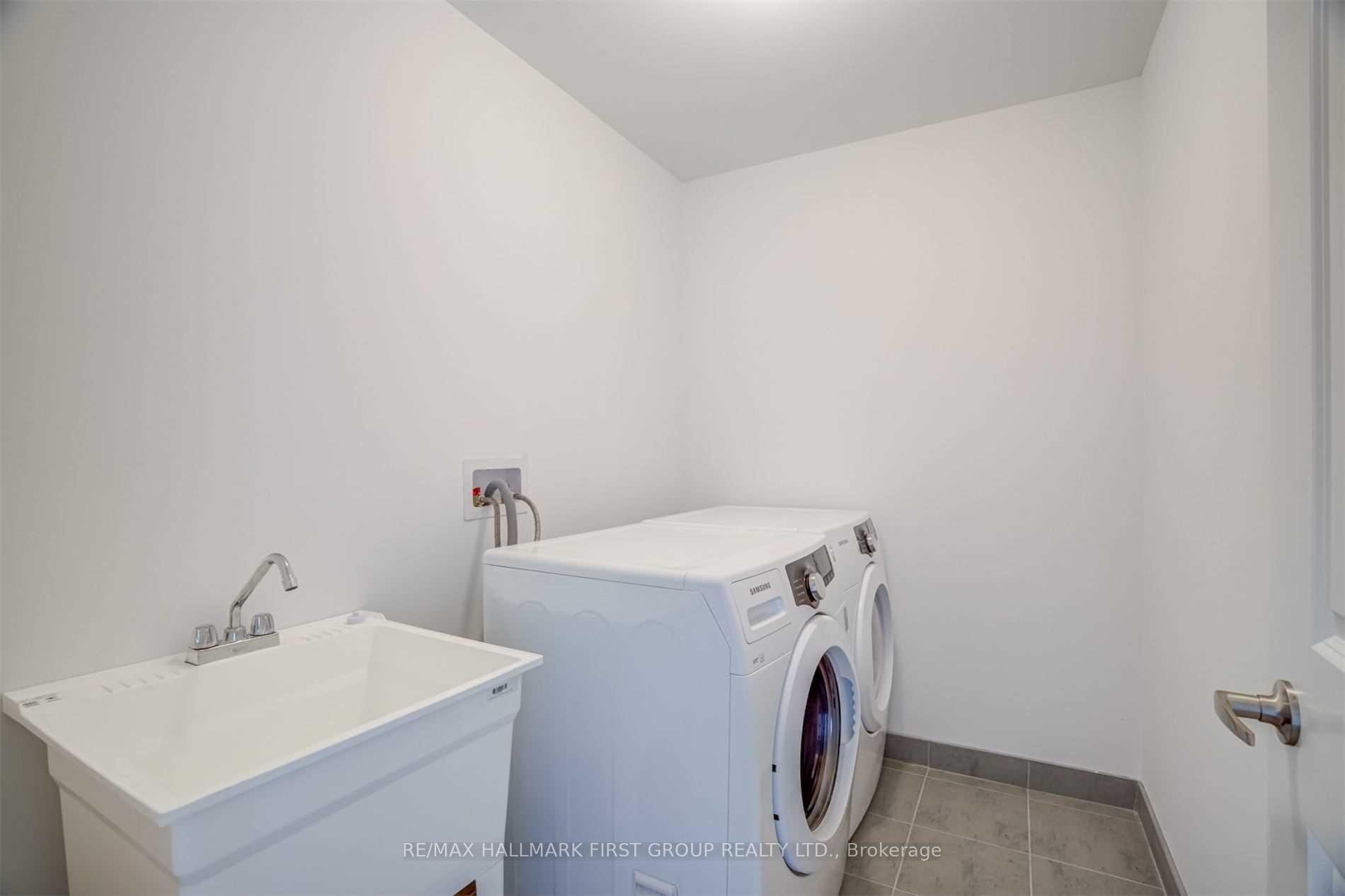 Photo 17 of 4 Conti Court, Whitby, Williamsburg — HOMEH