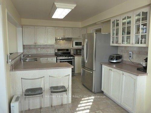 Photo 6 of Unit Upper, 60 Yellowood Circle, Vaughan, Patterson — HOMEH