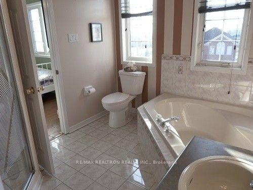 Photo 10 of Unit Upper, 60 Yellowood Circle, Vaughan, Patterson — HOMEH