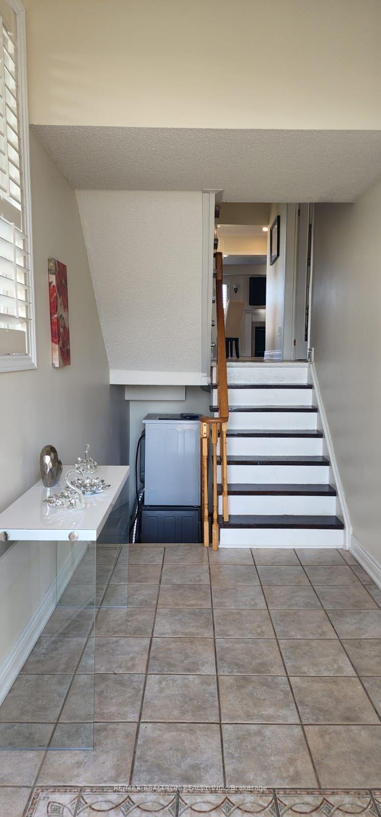 Photo 11 of Unit Upper, 60 Yellowood Circle, Vaughan, Patterson — HOMEH