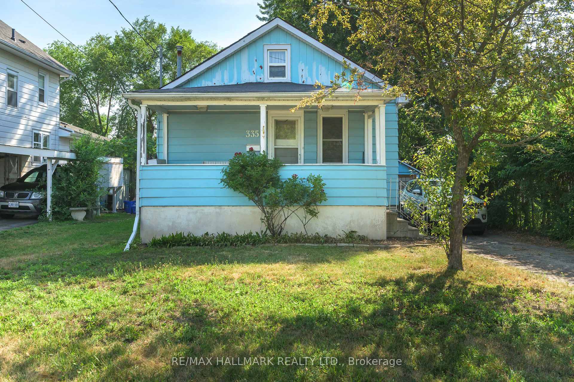 Front of 335 Perry Street