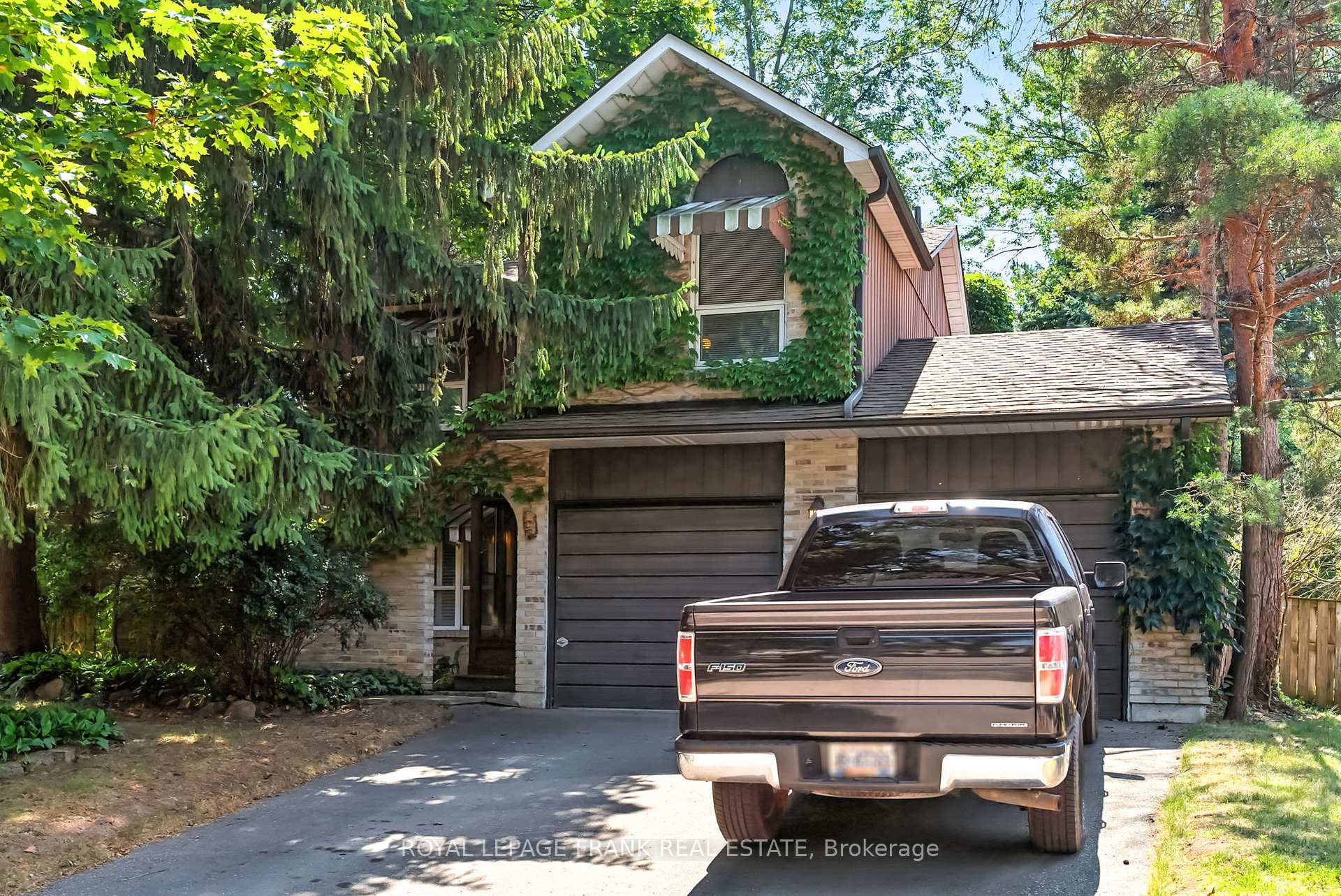 Photo 2 of 124 Guthrie Crescent, Whitby, Lynde Creek — HOMEH