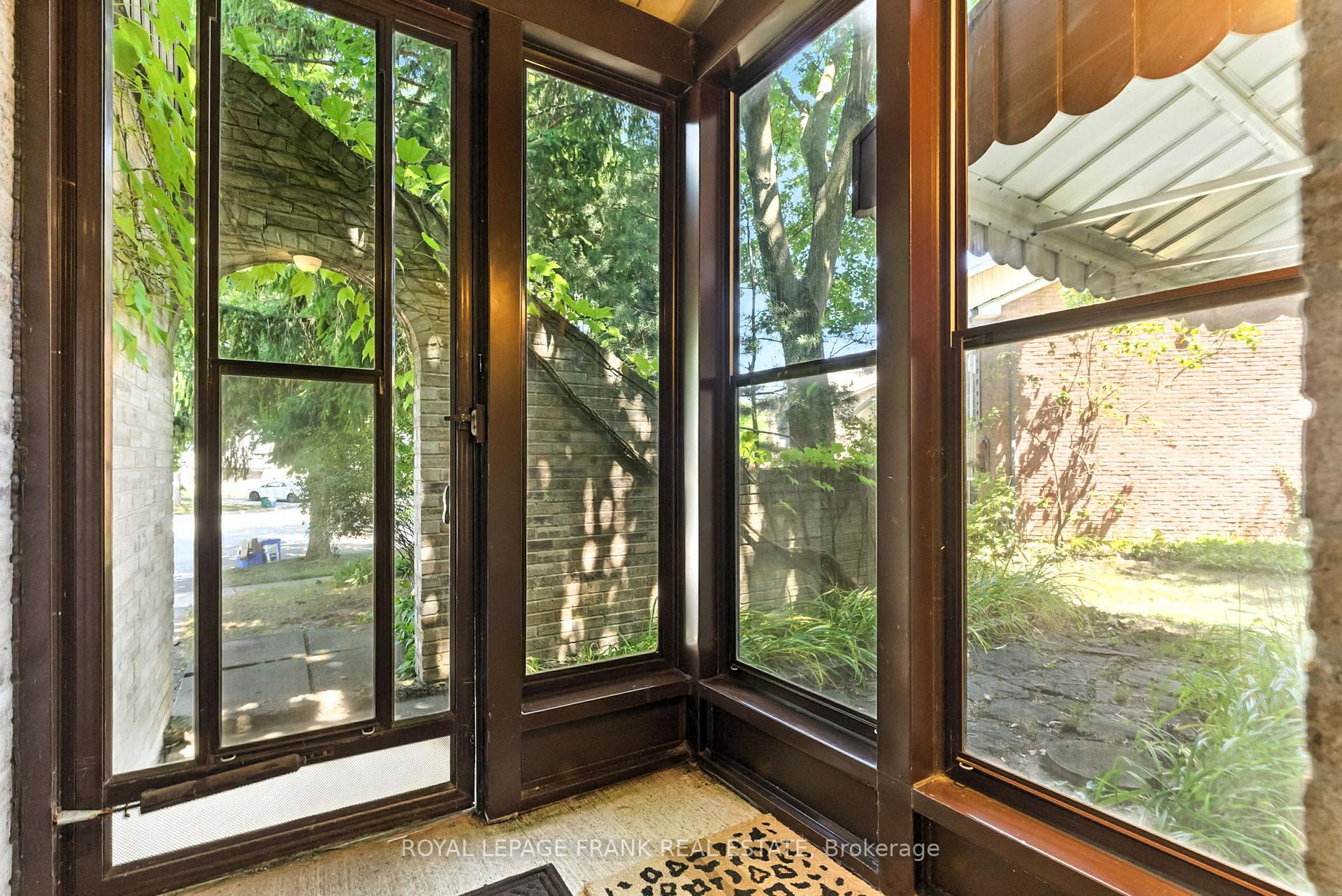 Photo 3 of 124 Guthrie Crescent, Whitby, Lynde Creek — HOMEH