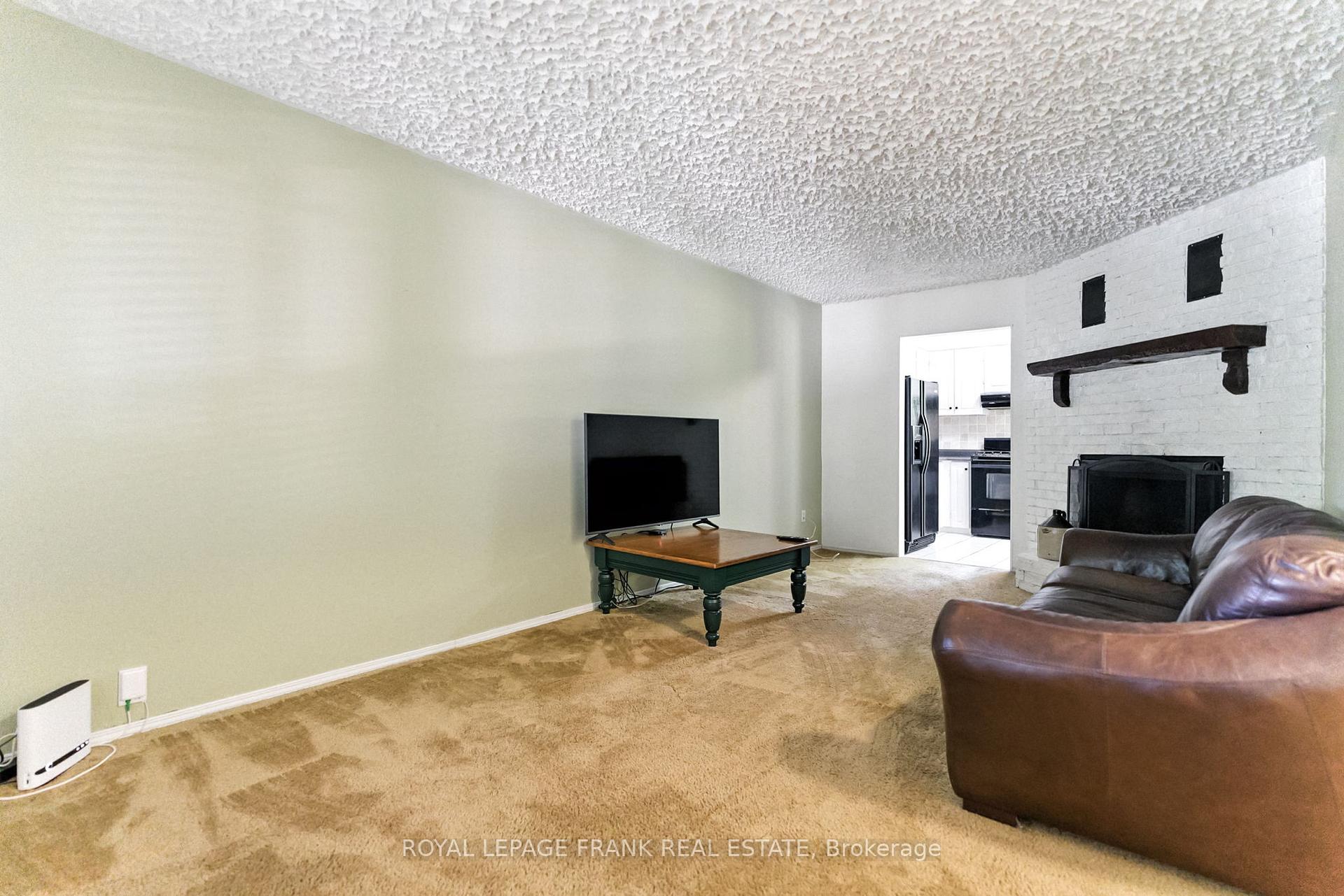 Photo 4 of 124 Guthrie Crescent, Whitby, Lynde Creek — HOMEH