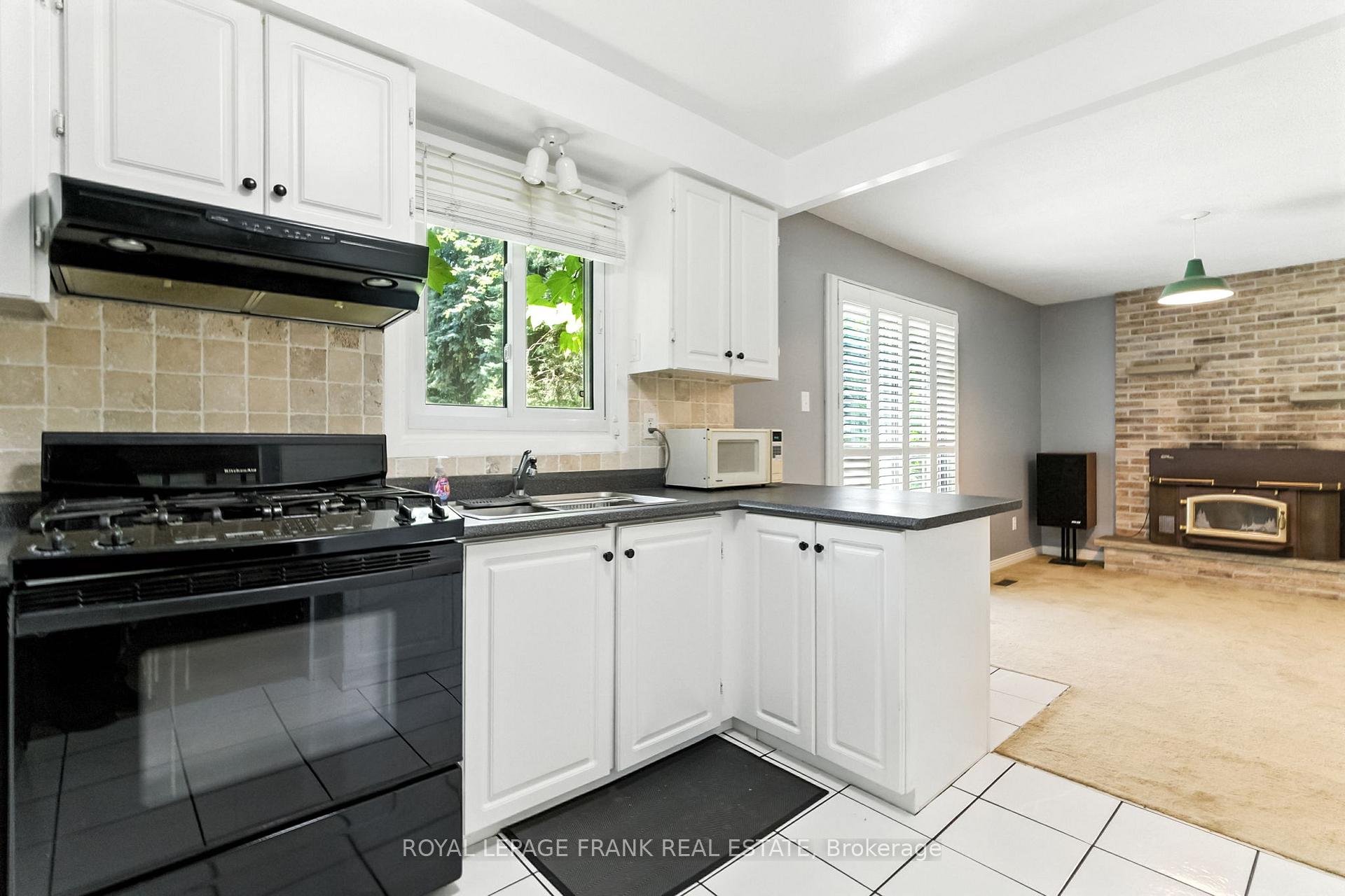 Photo 8 of 124 Guthrie Crescent, Whitby, Lynde Creek — HOMEH