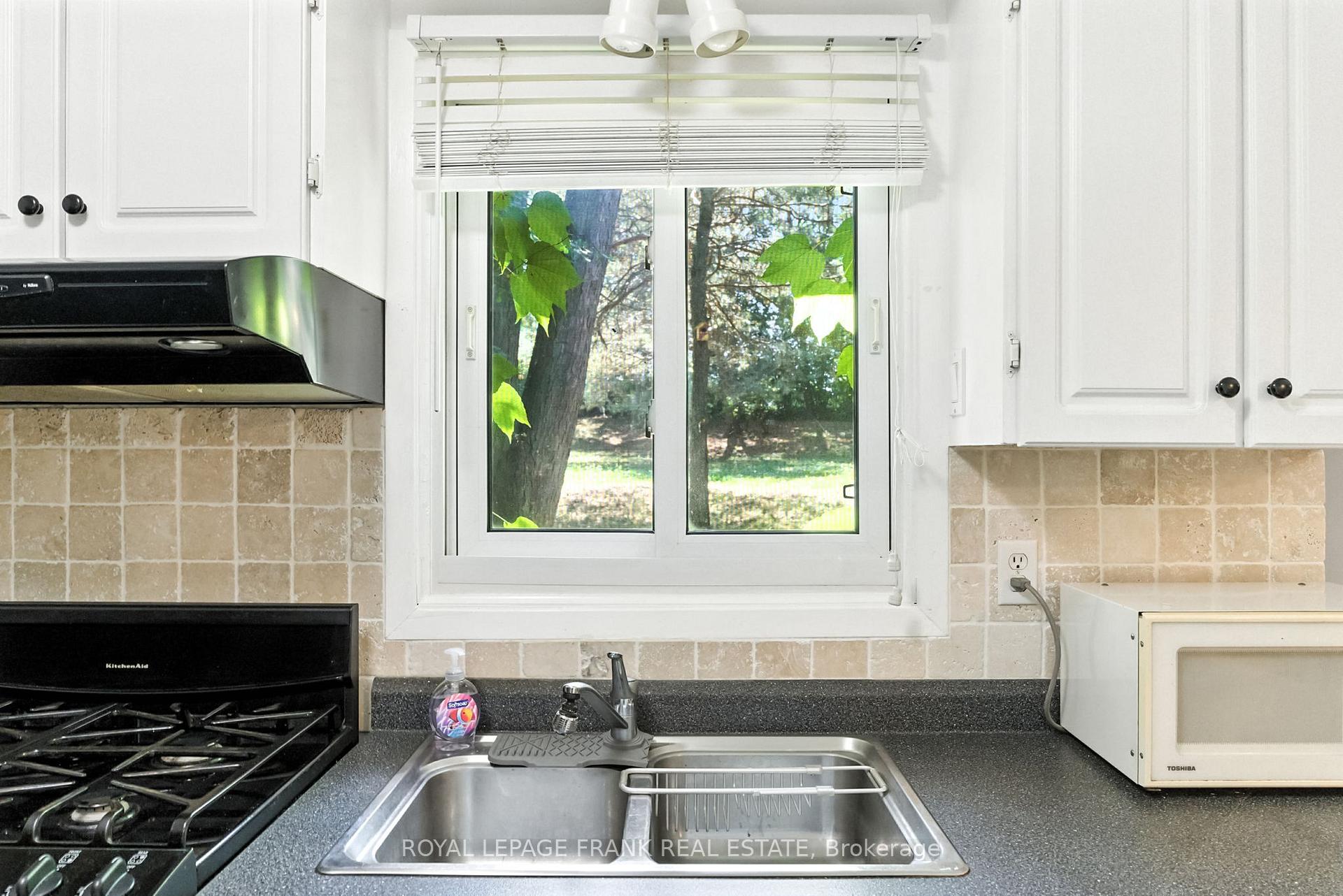 Photo 9 of 124 Guthrie Crescent, Whitby, Lynde Creek — HOMEH