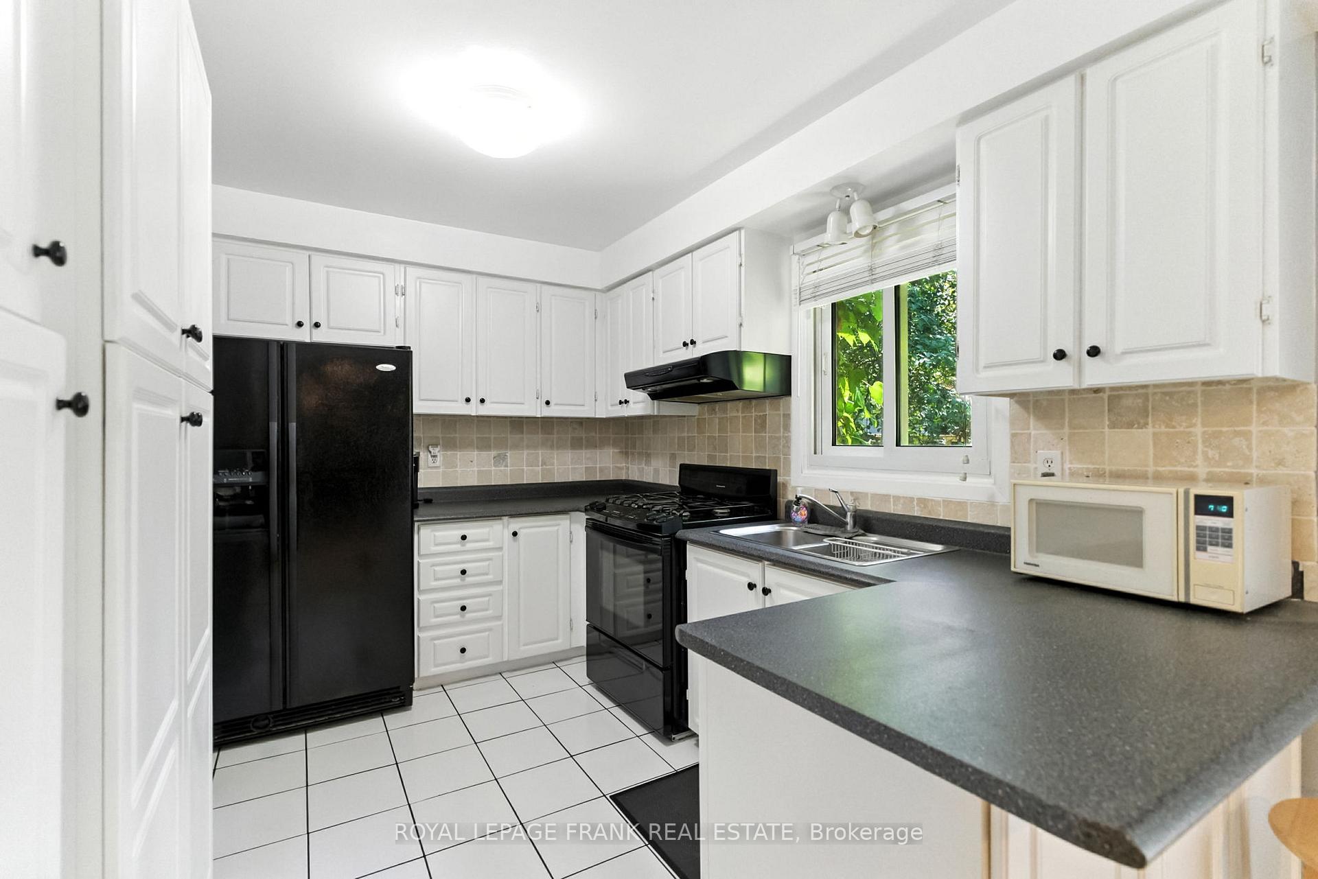 Photo 10 of 124 Guthrie Crescent, Whitby, Lynde Creek — HOMEH