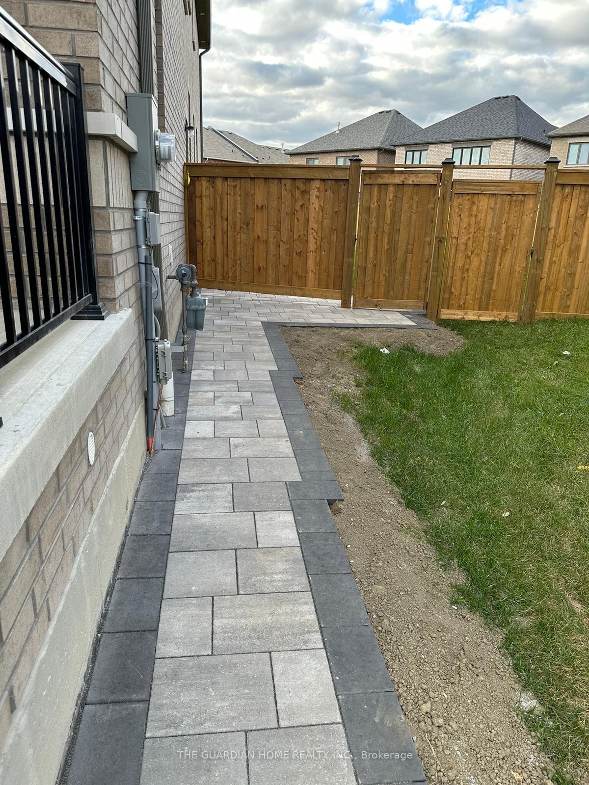 Photo 8 of 46 Coho Drive, Whitby, Lynde Creek — HOMEH