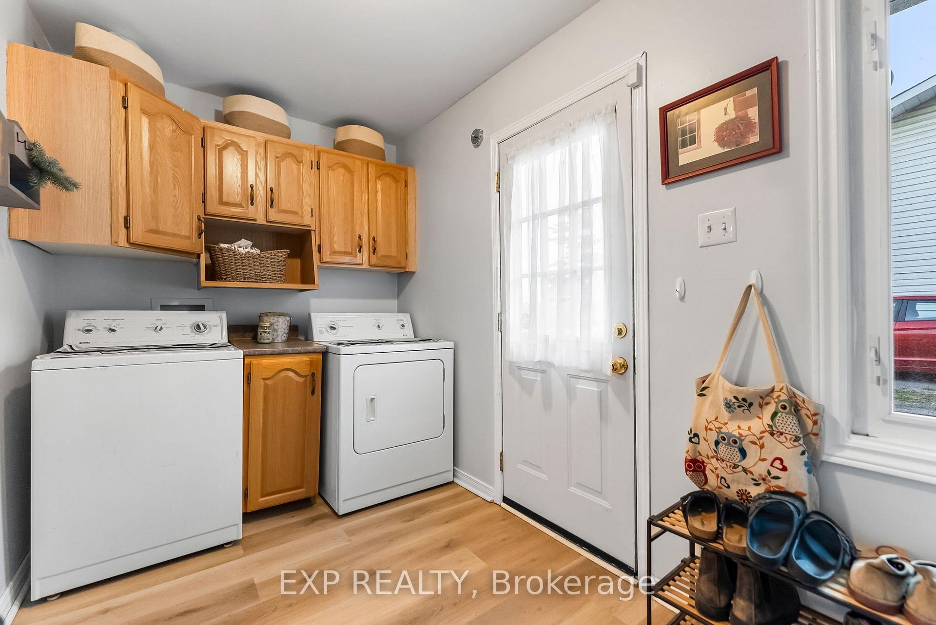 Photo 3 of 97 Edward Street S, Arnprior — HOMEH