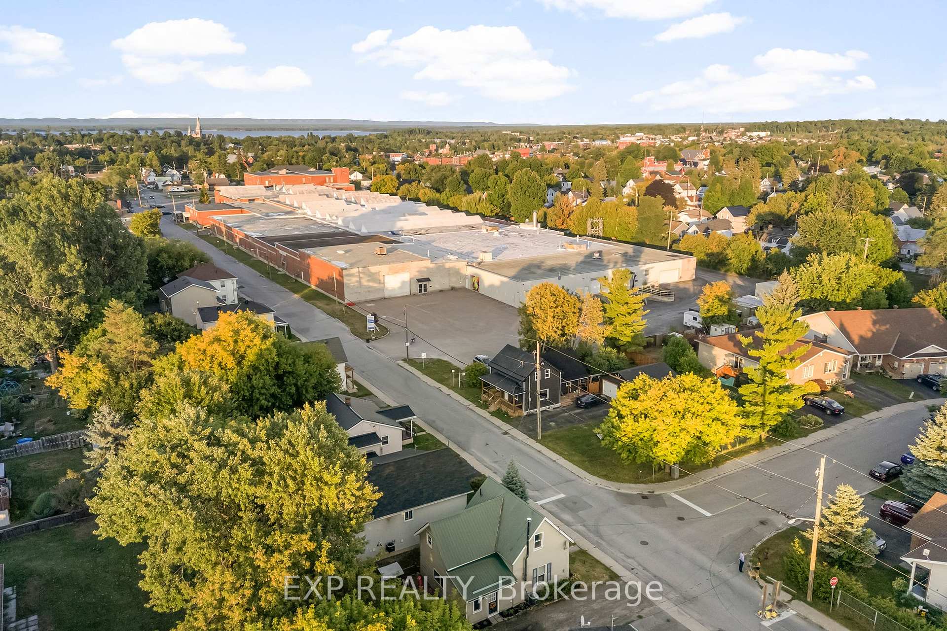 Photo 25 of 97 Edward Street S, Arnprior — HOMEH