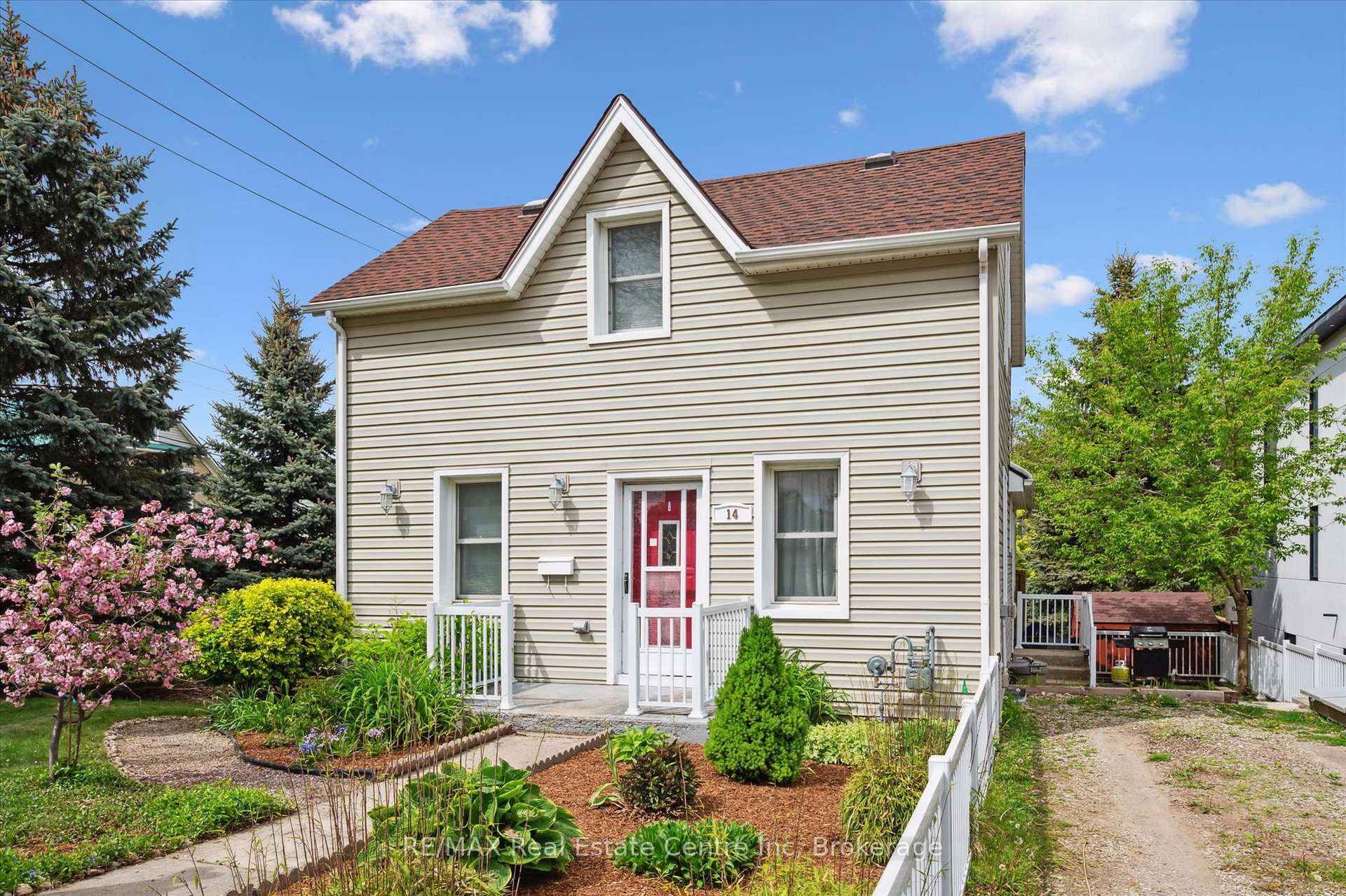 Front of 14 Riverside Drive W