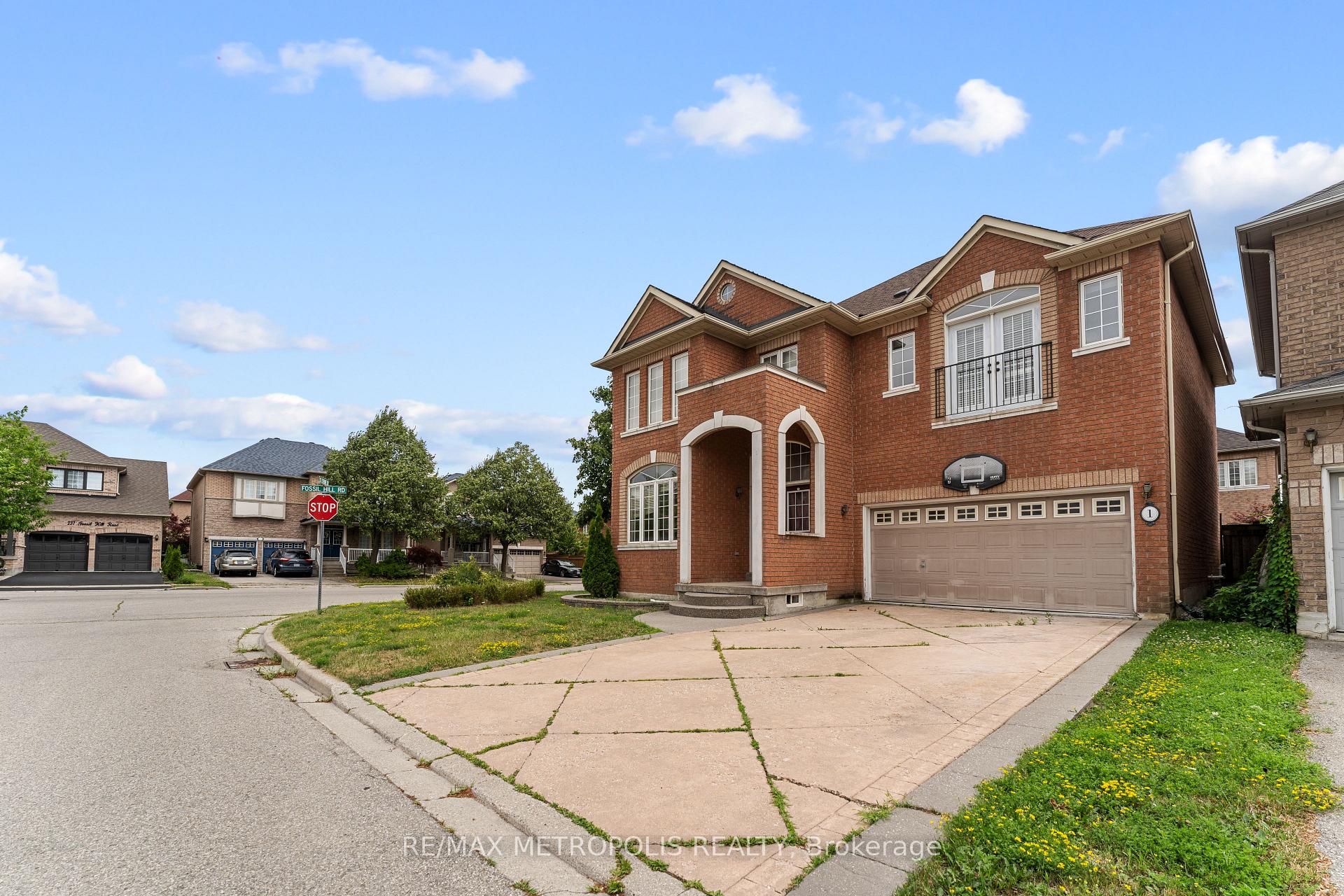 Photo 2 of 1 St Etienne Drive, Vaughan, Vellore Village — HOMEH