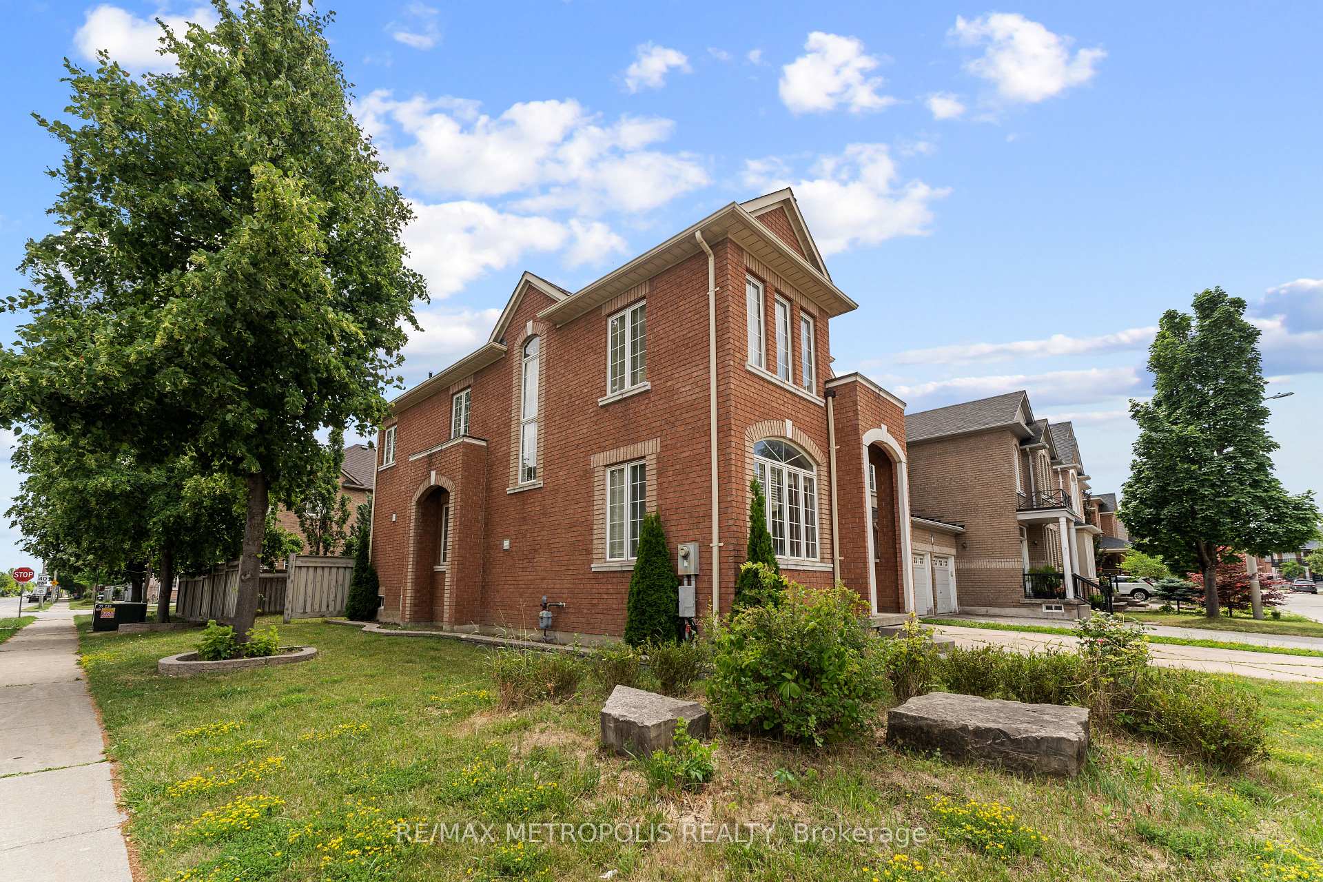 Photo 3 of 1 St Etienne Drive, Vaughan, Vellore Village — HOMEH