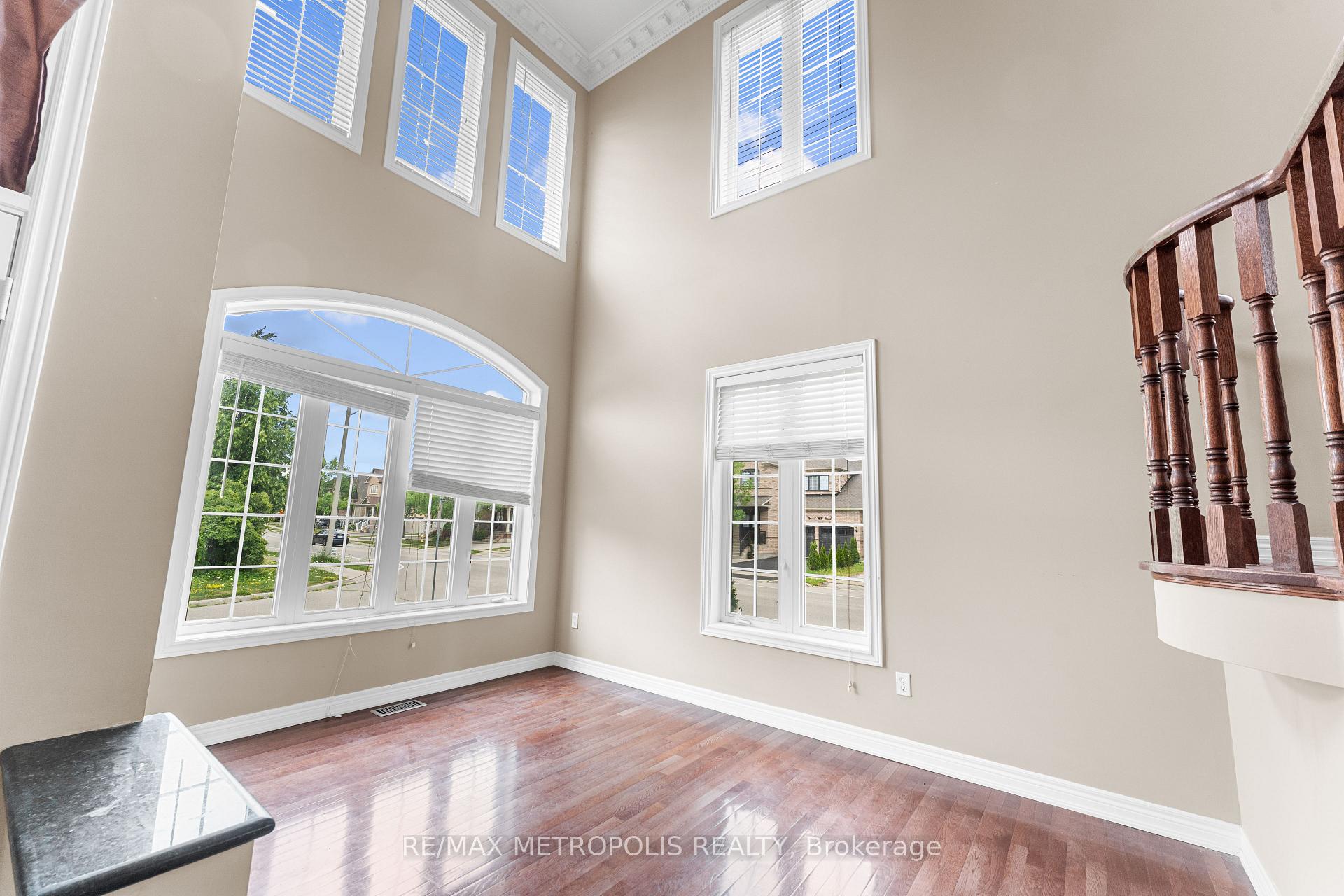 Photo 6 of 1 St Etienne Drive, Vaughan, Vellore Village — HOMEH