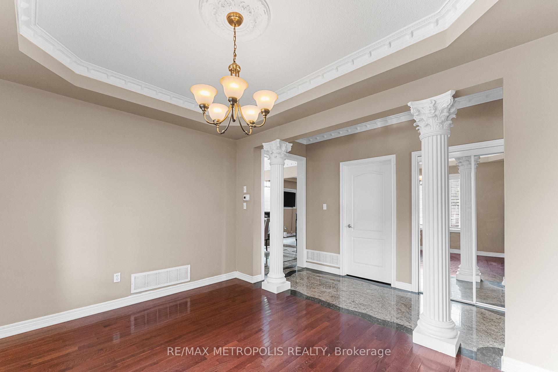 Photo 10 of 1 St Etienne Drive, Vaughan, Vellore Village — HOMEH
