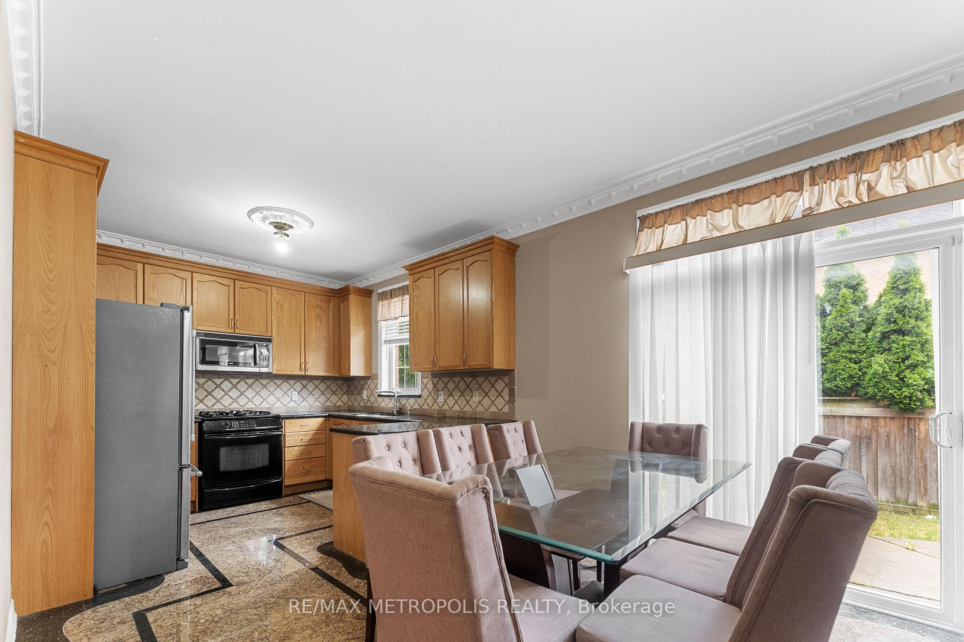 Photo 11 of 1 St Etienne Drive, Vaughan, Vellore Village — HOMEH