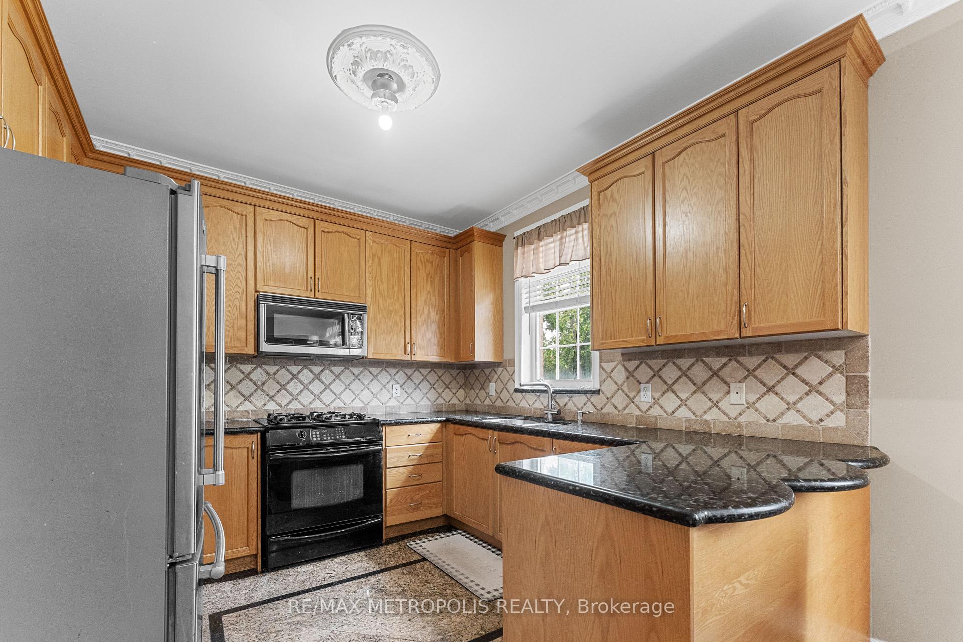 Photo 12 of 1 St Etienne Drive, Vaughan, Vellore Village — HOMEH