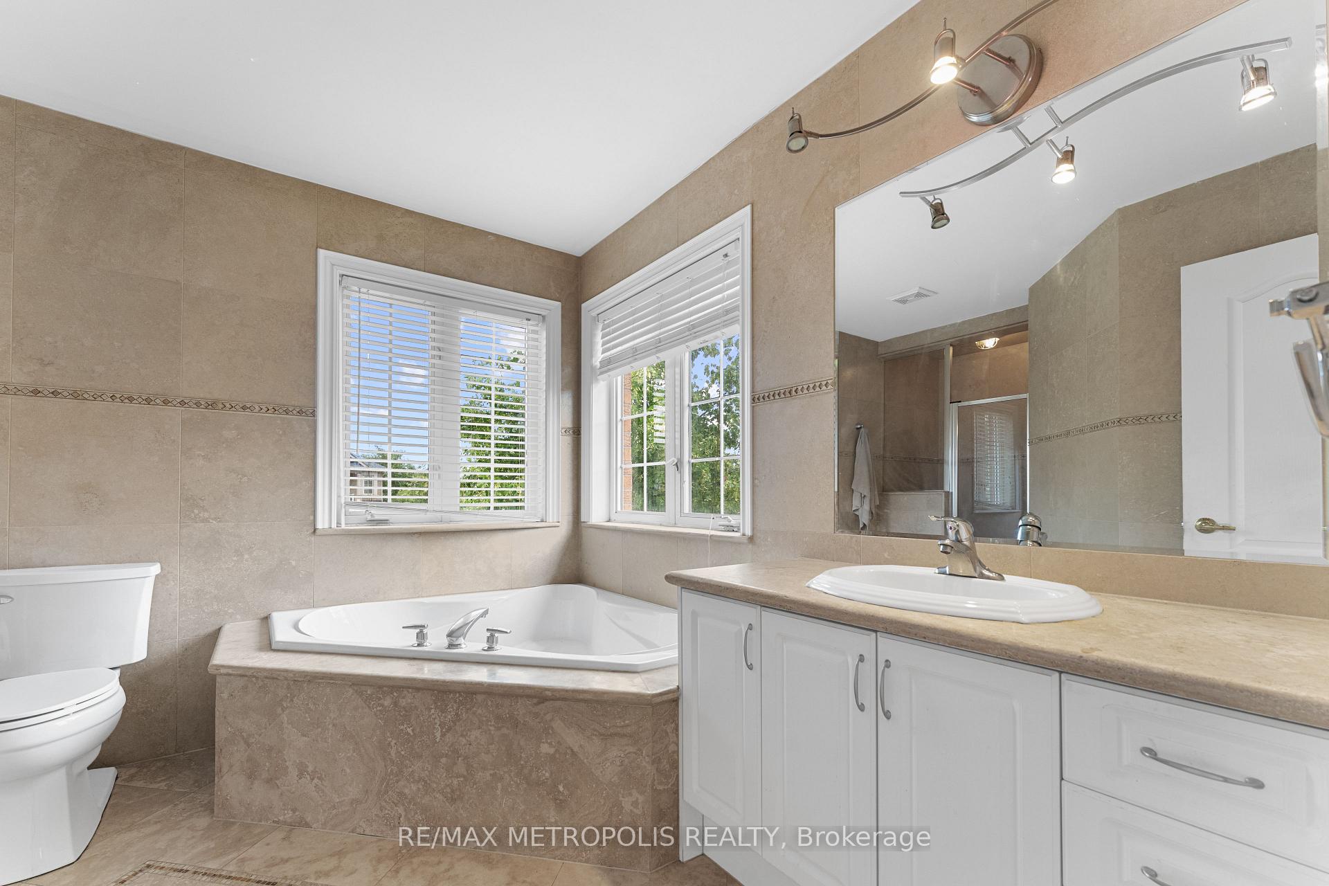 Photo 24 of 1 St Etienne Drive, Vaughan, Vellore Village — HOMEH